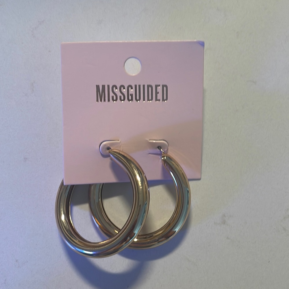 Never used golden hoop earings